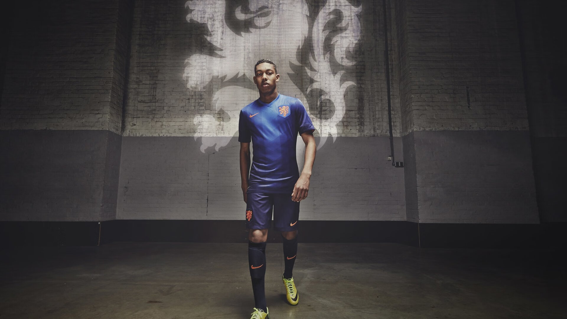 曼联签下新中场天才，为未来攻坚