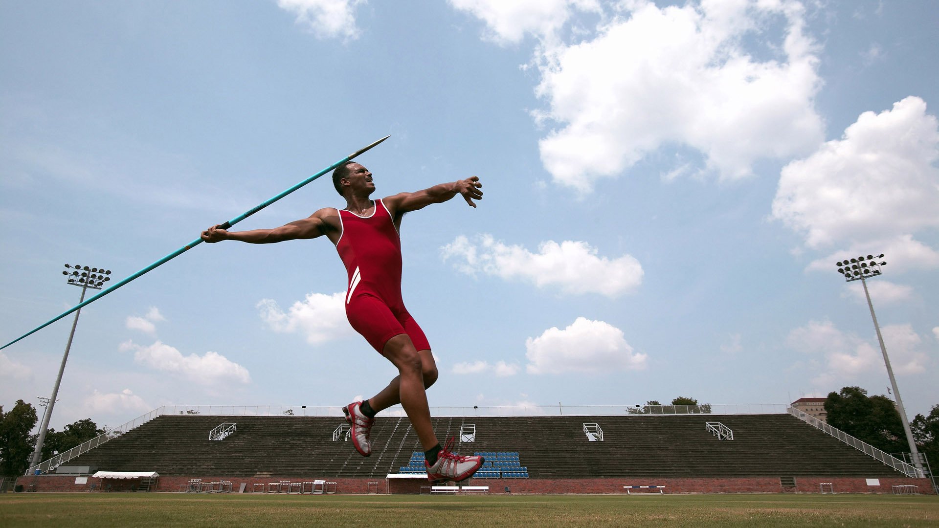 篮球裁判能力考核机制优化确保赛事执法水平稳步提升，篮球技术裁判